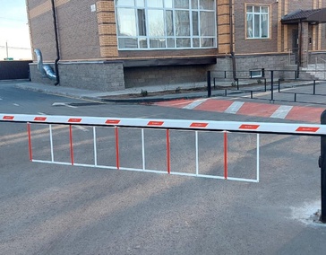 Шлагбаумы и болларды